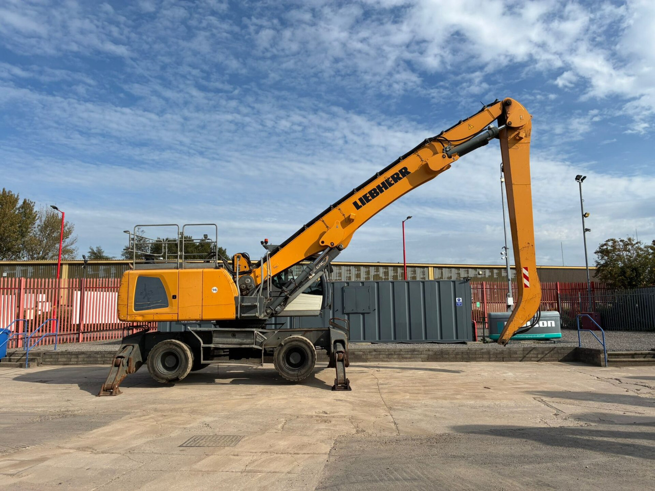 Waste/ Industry handler Liebherr LH40M: picture 6