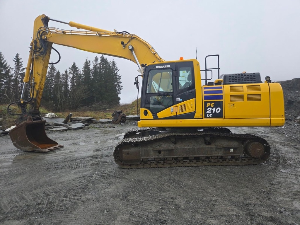 Komatsu PC210LC-11E0 - Crawler excavator: picture 1 Komatsu PC210LC-11E0 - Crawler excavator: picture 1