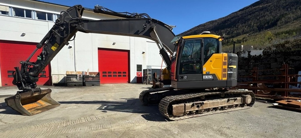 Volvo ECR 235 E - Crawler excavator: picture 1 Volvo ECR 235 E - Crawler excavator: picture 1