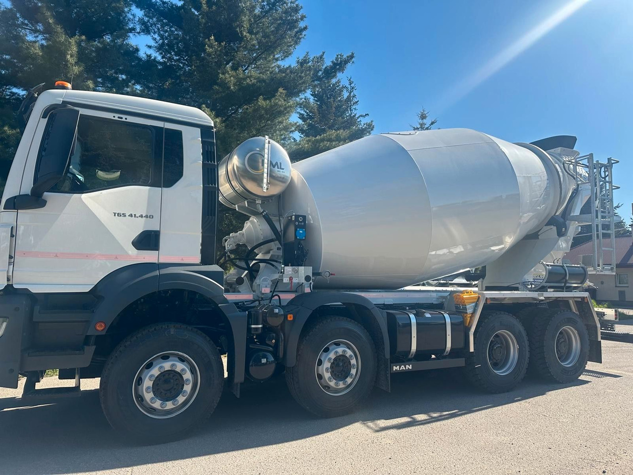 MAN TGS 41.400 8x4 EURO 2 FML 13M3 - Concrete mixer truck: picture 2 MAN TGS 41.400 8x4 EURO 2 FML 13M3 - Concrete mixer truck: picture 2