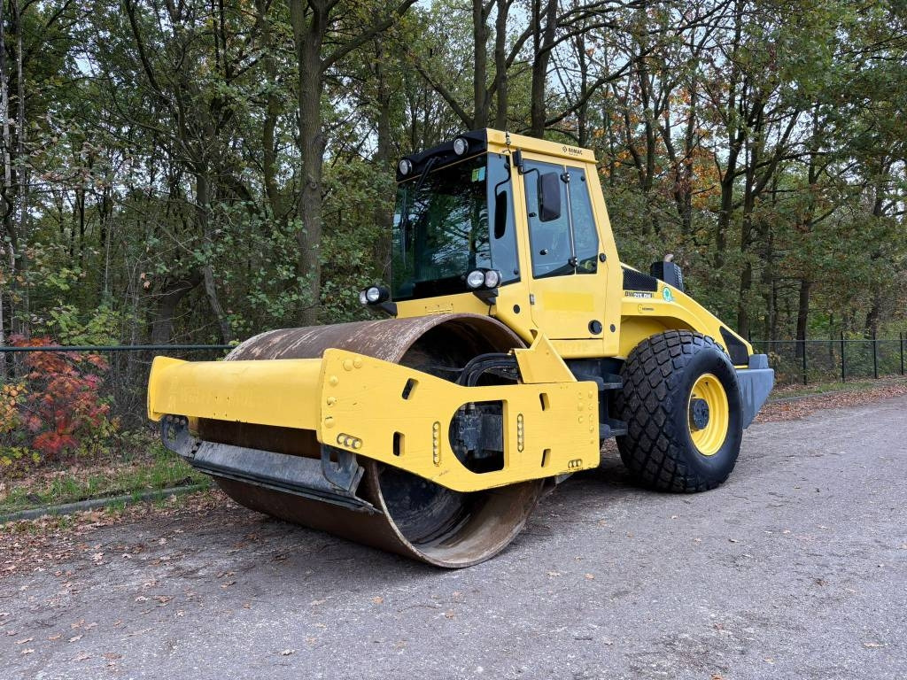 Bomag BW 213 D H-4 i EVIB/BVC / Airco / German machine - Compactor: picture 1 Bomag BW 213 D H-4 i EVIB/BVC / Airco / German machine - Compactor: picture 1