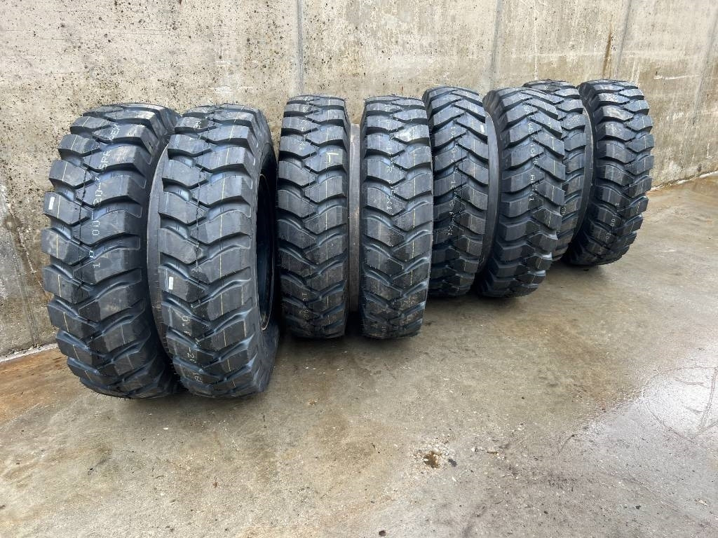 Kuhmo 1000 X 20 16PR tyres fitted on rim NEW - Tire for Construction machinery: picture 3 Kuhmo 1000 X 20 16PR tyres fitted on rim NEW - Tire for Construction machinery: picture 3