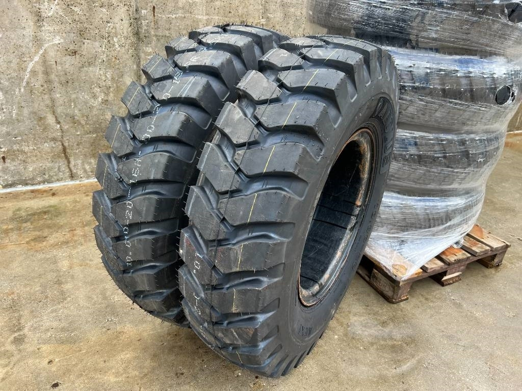 Kuhmo 1000 X 20 16PR tyres fitted on rim NEW - Tire for Construction machinery: picture 2 Kuhmo 1000 X 20 16PR tyres fitted on rim NEW - Tire for Construction machinery: picture 2