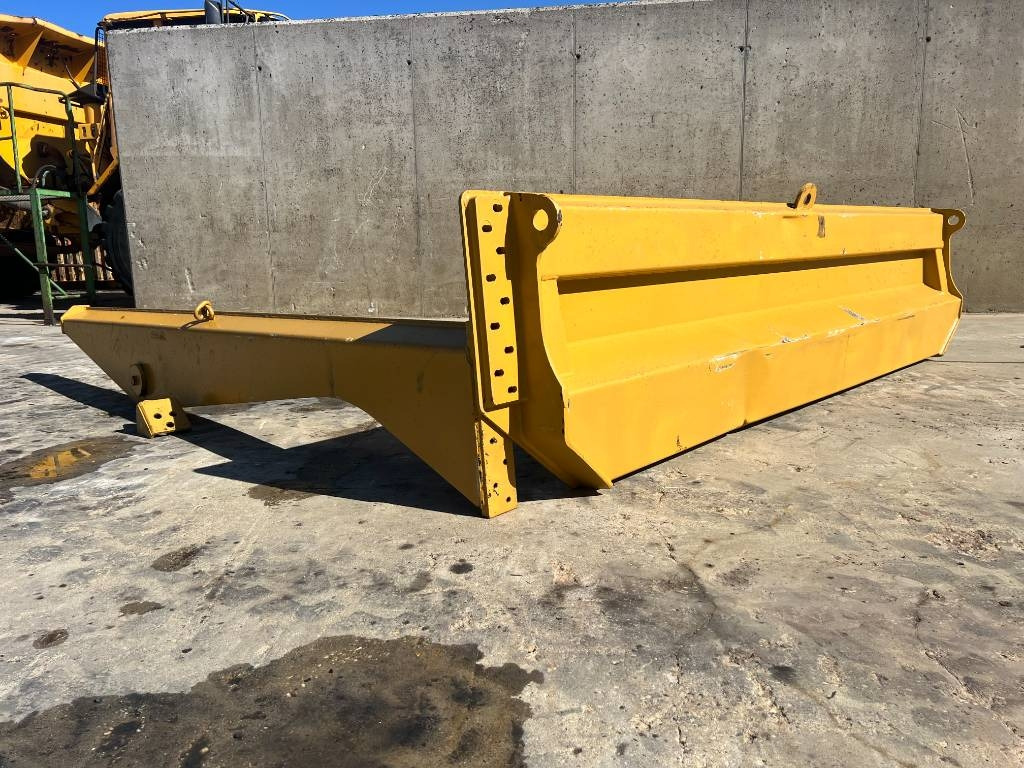 CAT TAILGATE CAT 735 - Spare parts for Construction machinery: picture 1 CAT TAILGATE CAT 735 - Spare parts for Construction machinery: picture 1
