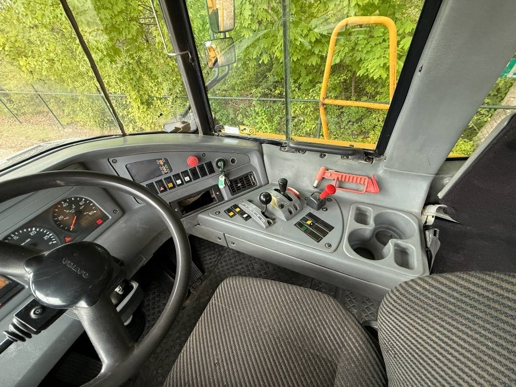 Articulated dumper Volvo A25D: picture 9 Articulated dumper Volvo A25D: picture 9