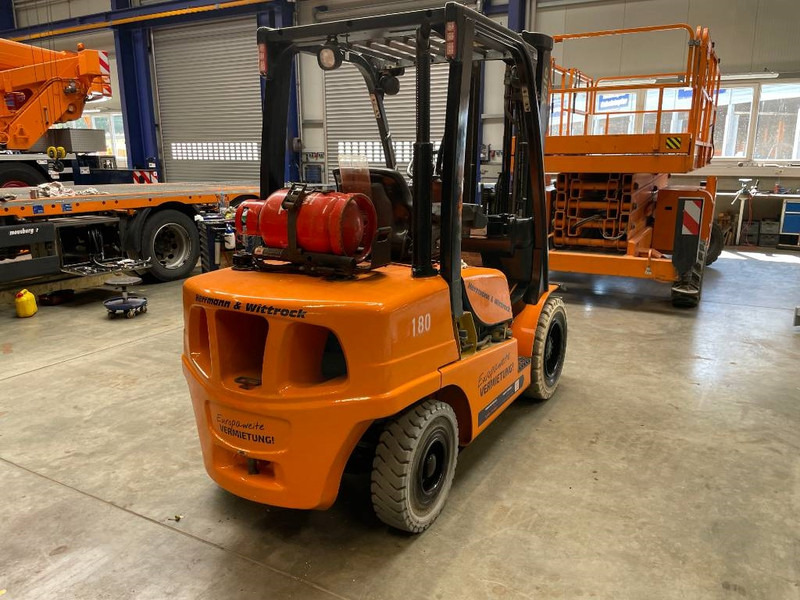 Yale GLP 35 VX - LPG forklift: picture 3 Yale GLP 35 VX - LPG forklift: picture 3