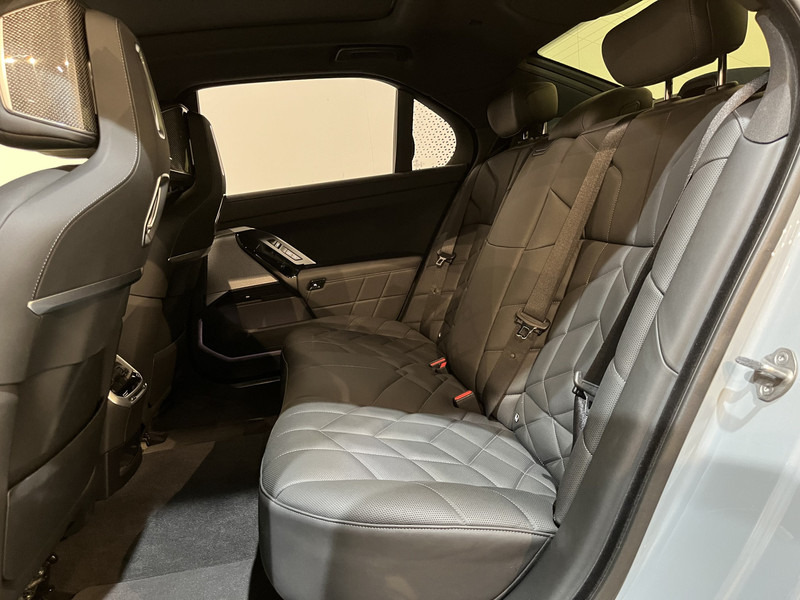 Sedan BMW i7 xDrive60 106 kWh / M Sportpakket / Panoramadak / Bowers & Wilkins / 11.600 KM !!: picture 10