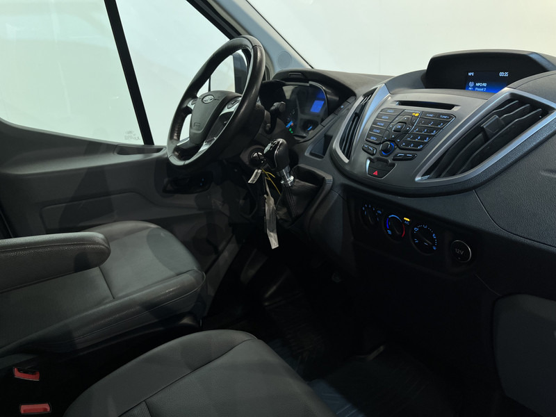 Ford Transit 350 2.0 TDCI L3H3 Trend 170 PK RWD / Euro 6 / Airco / Cruise Control / Trekhaak / Camera / Imperiaal / 3-Zits / 53.100 KM !! - Panel van: picture 3 Ford Transit 350 2.0 TDCI L3H3 Trend 170 PK RWD / Euro 6 / Airco / Cruise Control / Trekhaak / Camera / Imperiaal / 3-Zits / 53.100 KM !! - Panel van: picture 3
