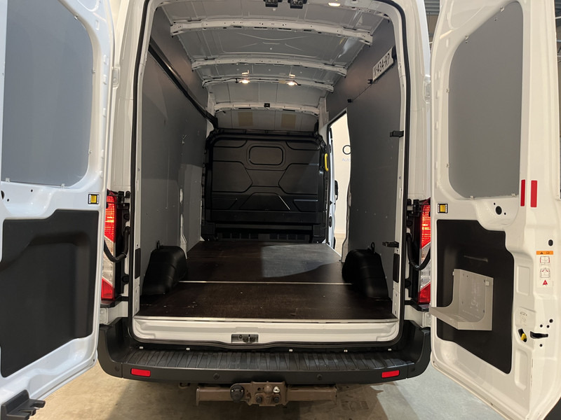 Ford Transit 350 2.0 TDCI L3H3 Trend 170 PK RWD / Euro 6 / Airco / Cruise Control / Trekhaak / Camera / Imperiaal / 3-Zits / 53.100 KM !! - Panel van: picture 4 Ford Transit 350 2.0 TDCI L3H3 Trend 170 PK RWD / Euro 6 / Airco / Cruise Control / Trekhaak / Camera / Imperiaal / 3-Zits / 53.100 KM !! - Panel van: picture 4