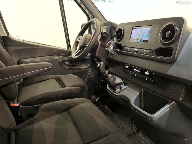 Mercedes-Benz Sprinter 317 CDI L2H2 RWD / Euro 6 / Servicebus / Bott inrichting / 220V / MBUX / Airco / Cruise / CarPlay / Camera / Trekhaak / BPM VRIJ !! - Panel van: picture 3 Mercedes-Benz Sprinter 317 CDI L2H2 RWD / Euro 6 / Servicebus / Bott inrichting / 220V / MBUX / Airco / Cruise / CarPlay / Camera / Trekhaak / BPM VRIJ !! - Panel van: picture 3