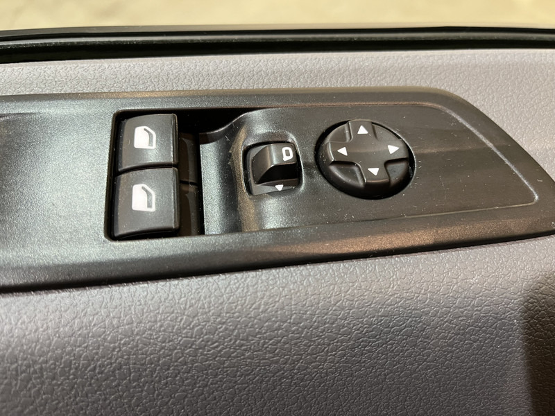 Small van, Electric van Opel Vivaro-e L2 75 kWh Servicebus / Sortimo Inrichting / 100% elektrisch !! / Airco / Cruise Control / CarPlay / Camera / Navigatie / 3-Zits / 3.800 KM !!: picture 15