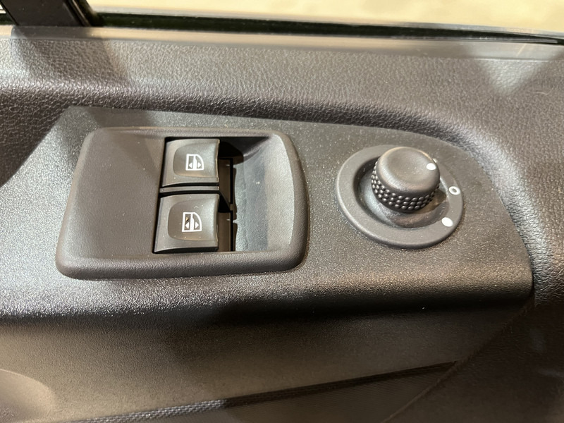 Small van Renault Trafic 2.0 dCi L1H1 120 PK Servicebus / Sortimo Inrichting / Euro 6 / Airco / Camera / CarPlay / Cruise Control / Navigatie / 3-Zits / 27.800 KM !! / BPM VRIJ !!: picture 14