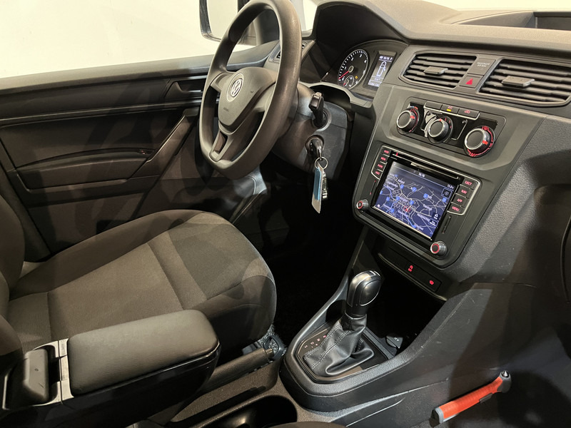 Volkswagen Caddy 2.0 TDI L2H1 BMT Maxi Automaat / Euro 6 / Airco / Cruise Control / PDC / CarPlay / Trekhaak / Navigatie / BPM VRIJ !! - Small van: picture 3 Volkswagen Caddy 2.0 TDI L2H1 BMT Maxi Automaat / Euro 6 / Airco / Cruise Control / PDC / CarPlay / Trekhaak / Navigatie / BPM VRIJ !! - Small van: picture 3
