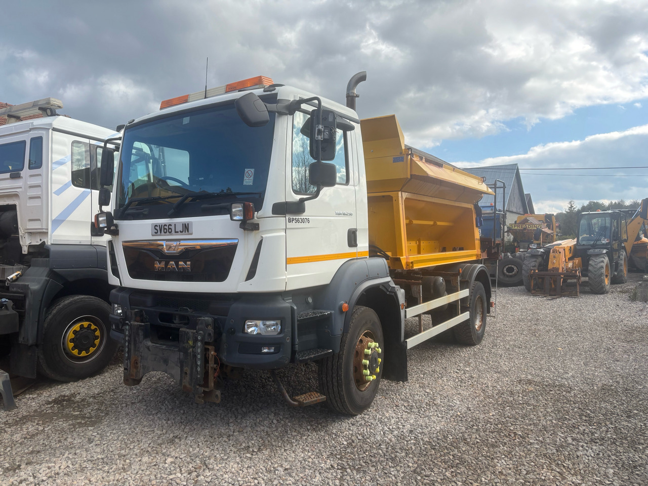 MAN TGM 18.290 4x4BB SPREADER/GRITTER/Plough - Snow removal vehicle: picture 4 MAN TGM 18.290 4x4BB SPREADER/GRITTER/Plough - Snow removal vehicle: picture 4