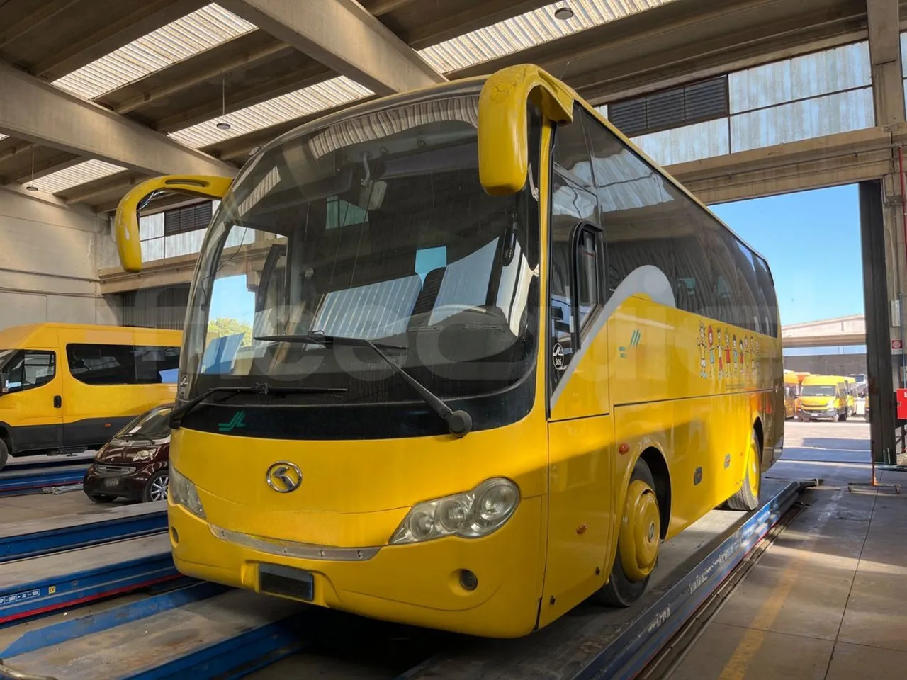 King Long XMQ6800 - Coach: picture 4 King Long XMQ6800 - Coach: picture 4