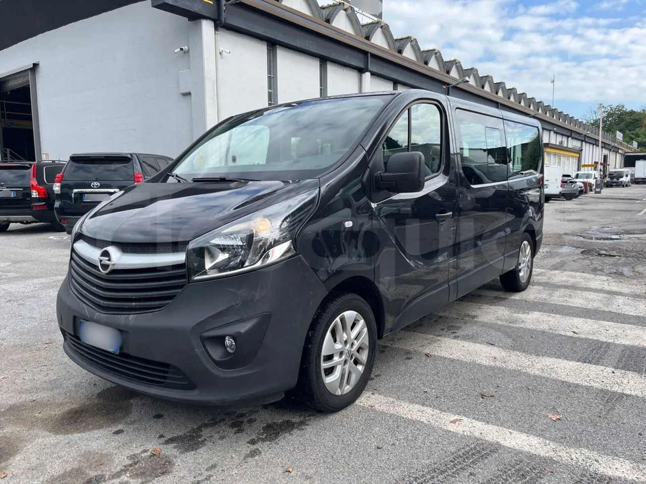 Opel Vivaro - B - Minibus, Passenger van: picture 4 Opel Vivaro - B - Minibus, Passenger van: picture 4