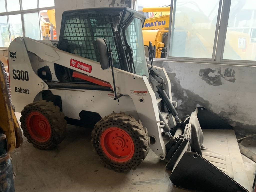 BOBCAT S 300 - Skid steer loader: picture 1 BOBCAT S 300 - Skid steer loader: picture 1