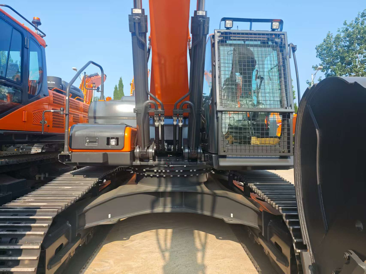 Develon DX360LCA-7M - Crawler excavator: picture 3 Develon DX360LCA-7M - Crawler excavator: picture 3