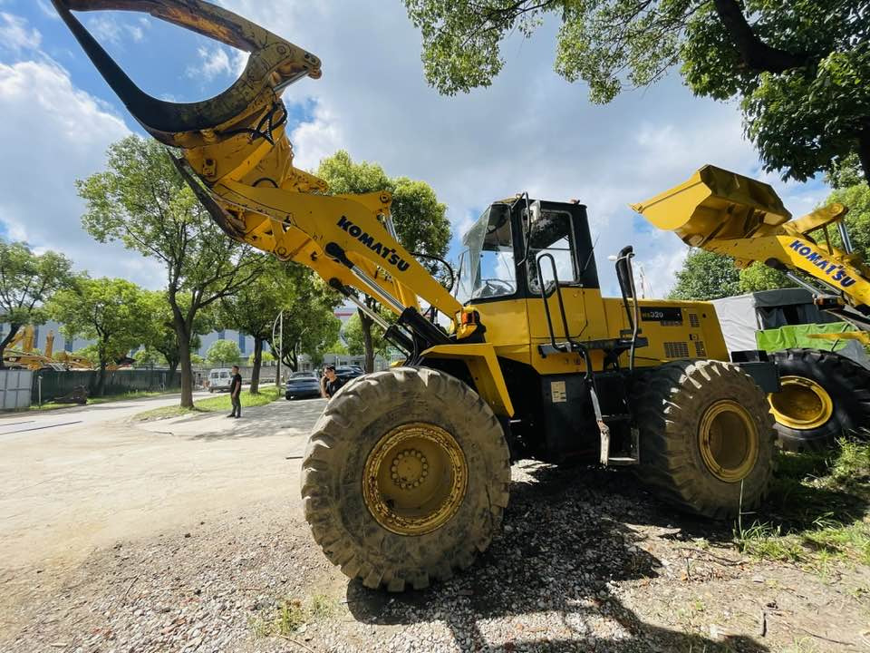 Komatsu WA320 - Wheel loader: picture 1 Komatsu WA320 - Wheel loader: picture 1