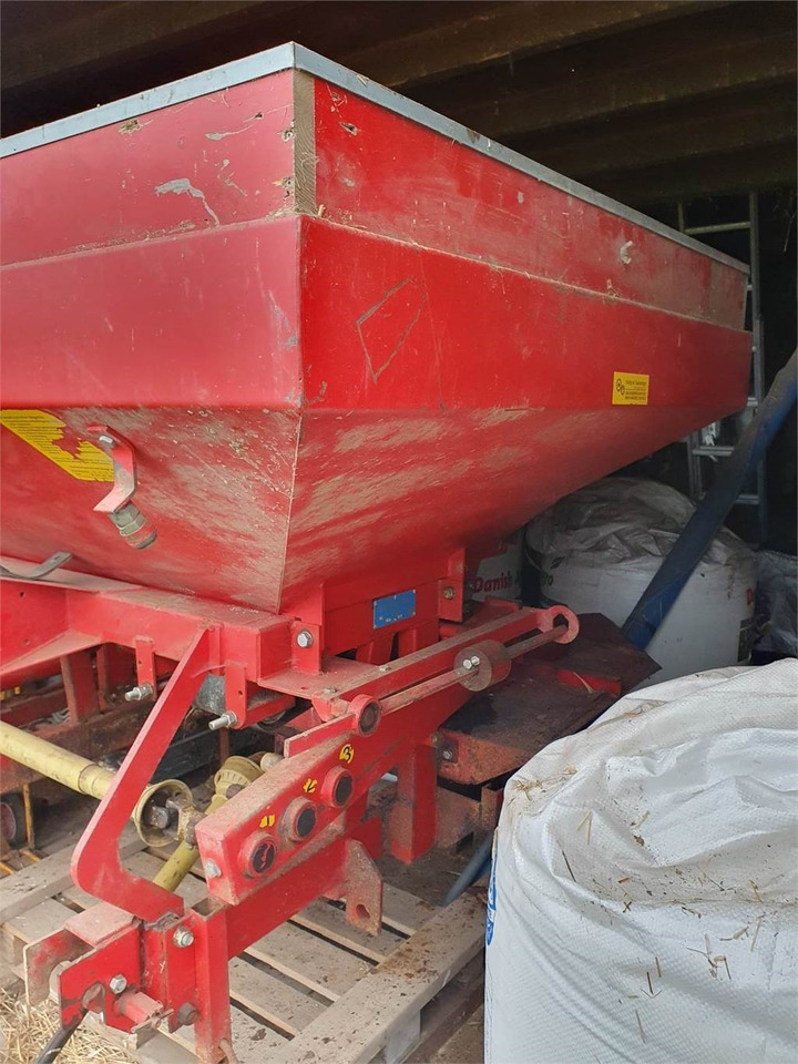 Bredal B2 LIFTOPHÆNGT  - Fertilizer spreader: picture 3 Bredal B2 LIFTOPHÆNGT  - Fertilizer spreader: picture 3
