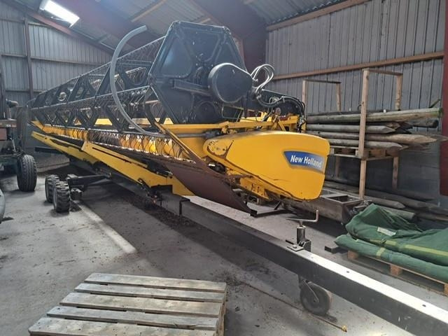 New Holland CX8090 4WD - Combine harvester: picture 3 New Holland CX8090 4WD - Combine harvester: picture 3