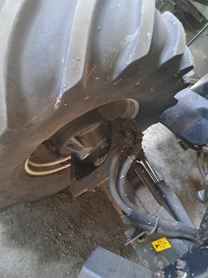 New Holland CX8090 4WD - Combine harvester: picture 4 New Holland CX8090 4WD - Combine harvester: picture 4