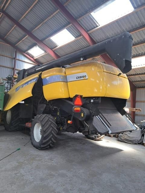 New Holland CX8090 4WD - Combine harvester: picture 2 New Holland CX8090 4WD - Combine harvester: picture 2