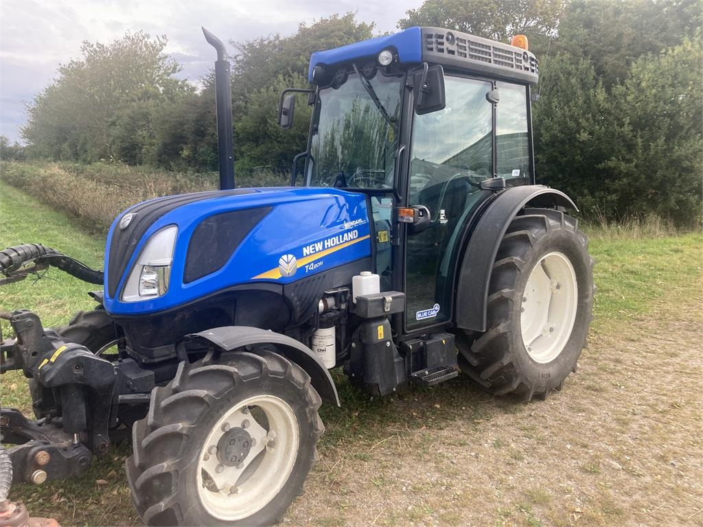 New Holland T4.80N SS CAB - Farm tractor: picture 3 New Holland T4.80N SS CAB - Farm tractor: picture 3