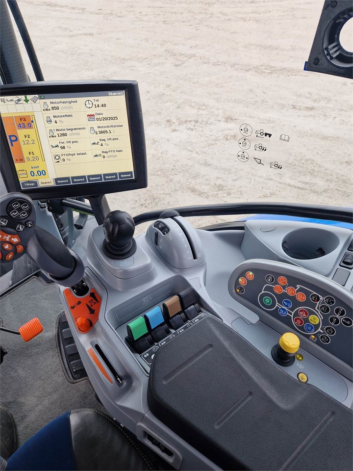 Farm tractor New Holland T7.270AC STAGE V: picture 6