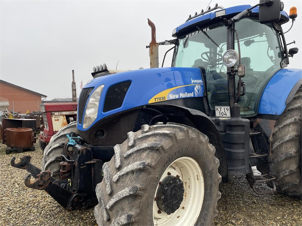 New Holland T7030PC SS - Farm tractor: picture 1 New Holland T7030PC SS - Farm tractor: picture 1