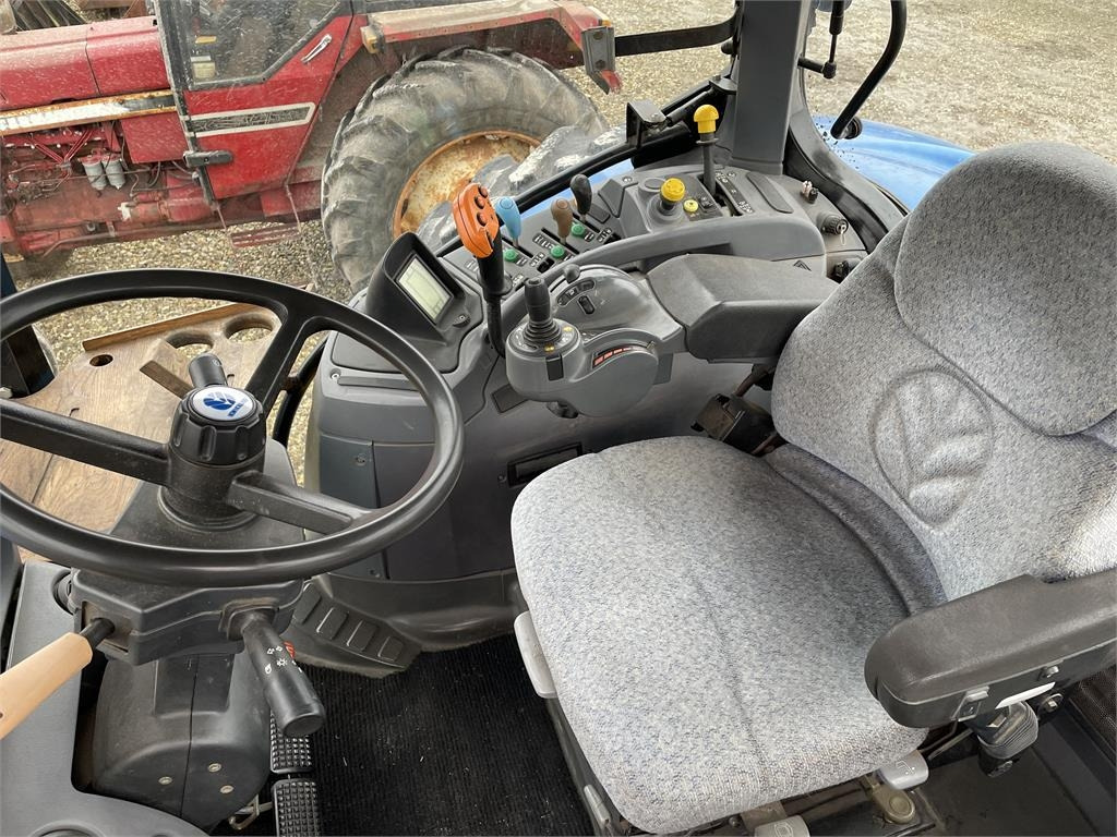 New Holland T7030PC SS - Farm tractor: picture 2 New Holland T7030PC SS - Farm tractor: picture 2