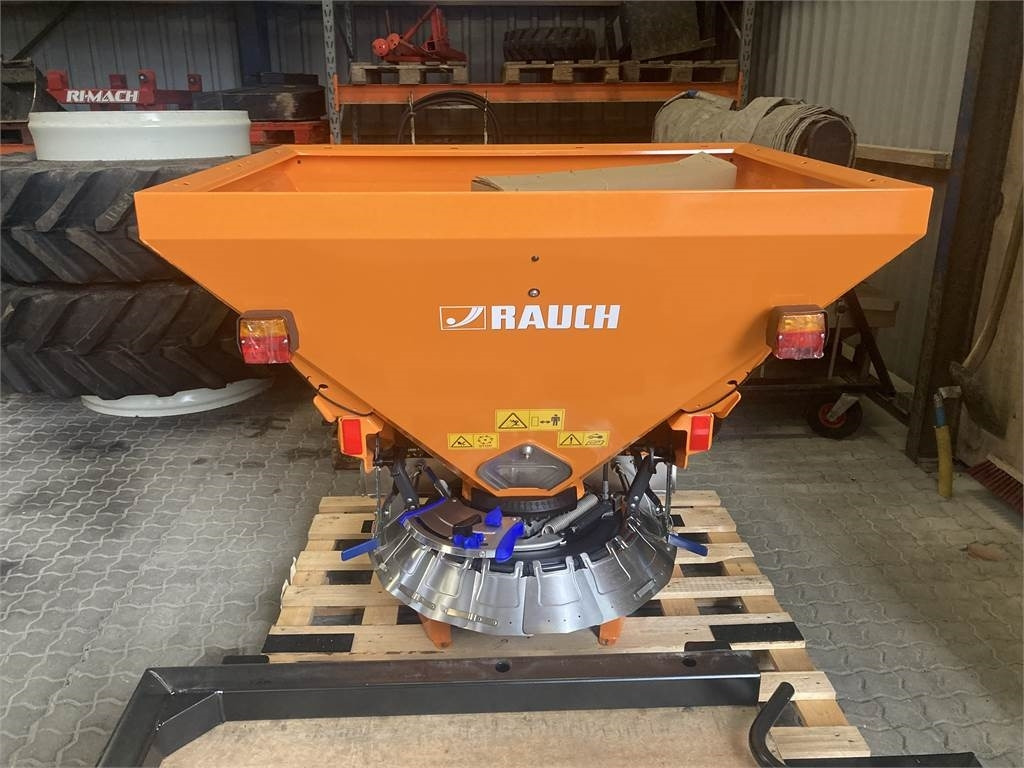 Rauch AXEO 18,1 - Sand/ Salt spreader for Utility/ Special vehicle: picture 1 Rauch AXEO 18,1 - Sand/ Salt spreader for Utility/ Special vehicle: picture 1