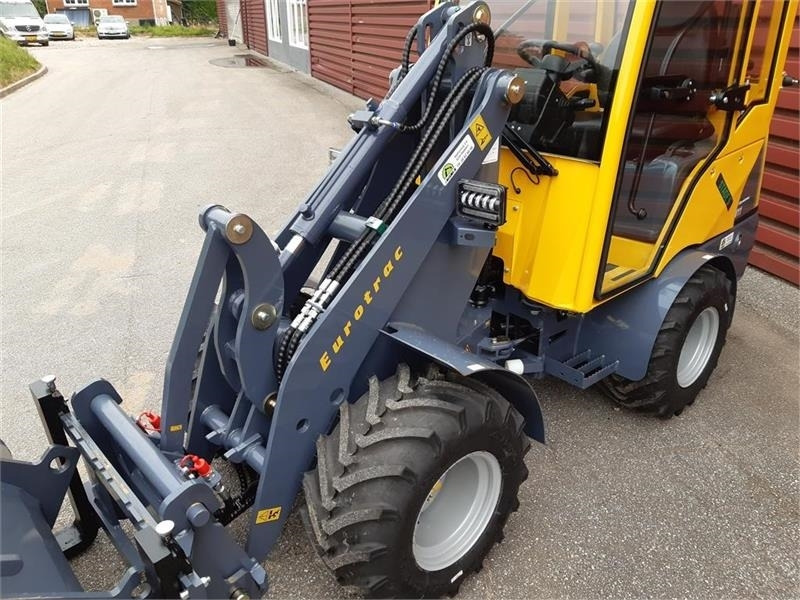 Eurotrac W11 w11 lang arm førehus - Compact loader: picture 3 Eurotrac W11 w11 lang arm førehus - Compact loader: picture 3