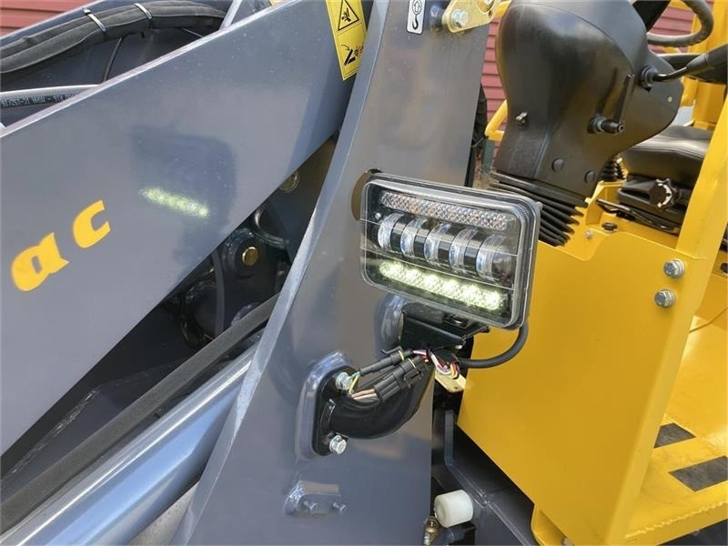 Compact loader Eurotrac W13F: picture 6 Compact loader Eurotrac W13F: picture 6