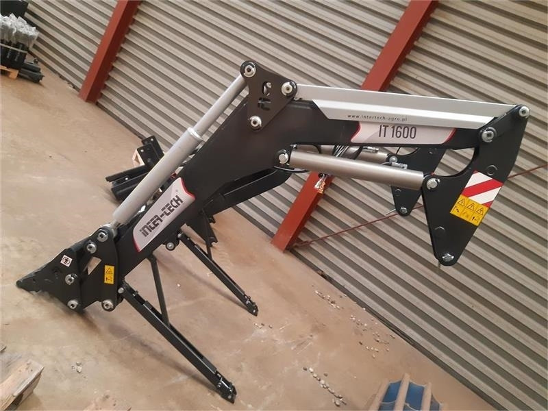 Inter-Tech 1600 - Front loader for tractor: picture 1 Inter-Tech 1600 - Front loader for tractor: picture 1