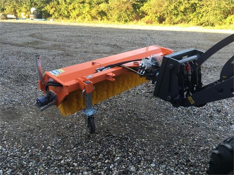 - - - J-Maskiner 180 kost - Broom for Agricultural machinery: picture 1 - - - J-Maskiner 180 kost - Broom for Agricultural machinery: picture 1