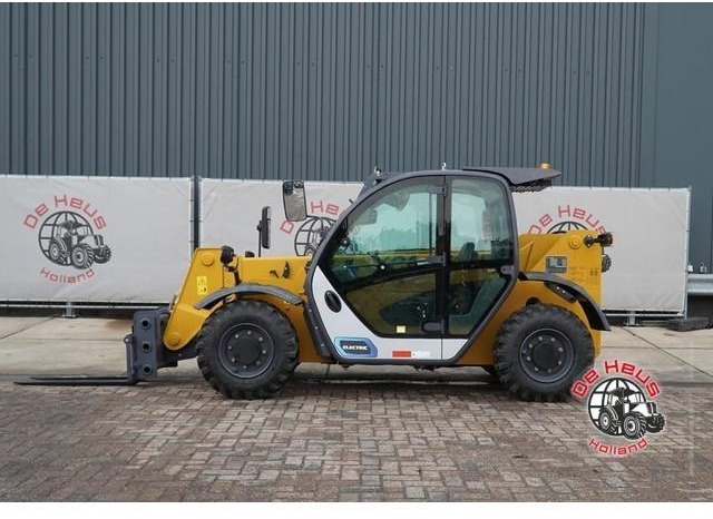 - - - XCMG XC6-2506E - Telescopic handler: picture 2 - - - XCMG XC6-2506E - Telescopic handler: picture 2