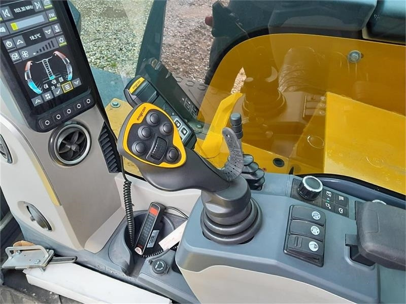 Crawler excavator XCMG XE80E: picture 11