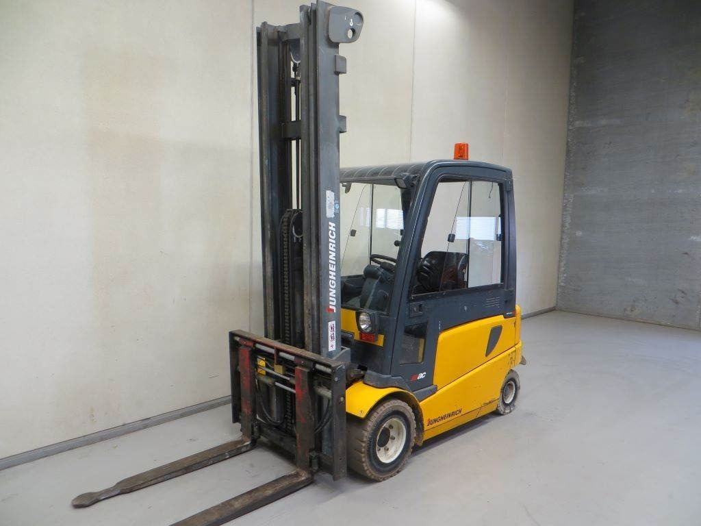 Jungheinrich EFG-VAC 30 - Electric forklift: picture 3 Jungheinrich EFG-VAC 30 - Electric forklift: picture 3