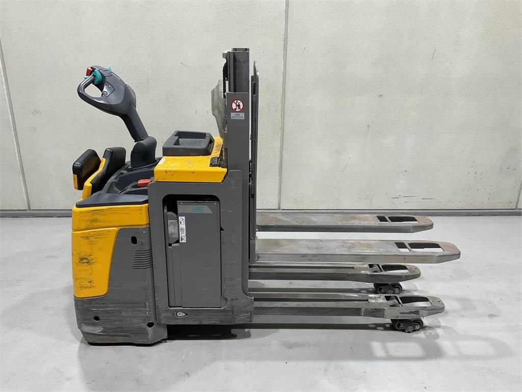 Jungheinrich ERD 220 - Stacker: picture 1 Jungheinrich ERD 220 - Stacker: picture 1