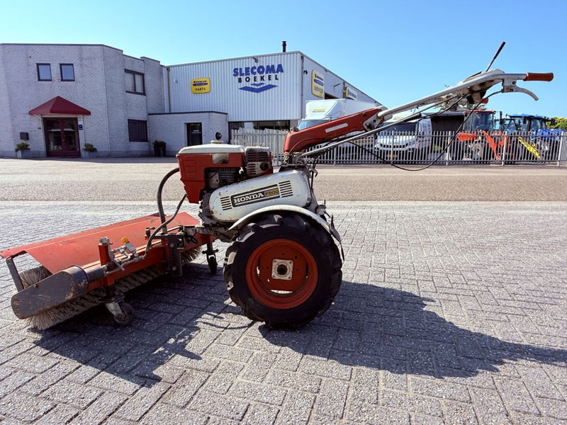 Honda F800 Veegmachine - Road sweeper: picture 1 Honda F800 Veegmachine - Road sweeper: picture 1