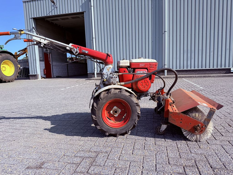 Honda F800 Veegmachine - Road sweeper: picture 4 Honda F800 Veegmachine - Road sweeper: picture 4