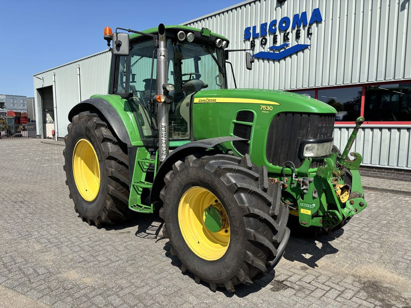 John Deere 7530 Premium AutoPowr - Farm tractor: picture 4 John Deere 7530 Premium AutoPowr - Farm tractor: picture 4