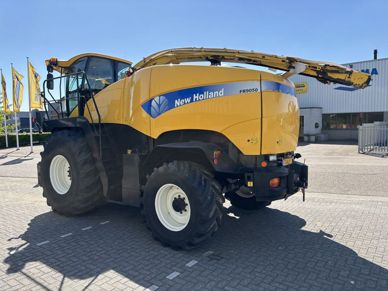 New Holland FR9050 - Forage harvester: picture 2 New Holland FR9050 - Forage harvester: picture 2