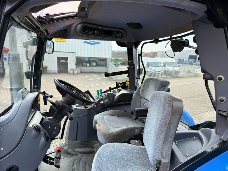 New Holland T6020 Elite - Farm tractor: picture 3 New Holland T6020 Elite - Farm tractor: picture 3