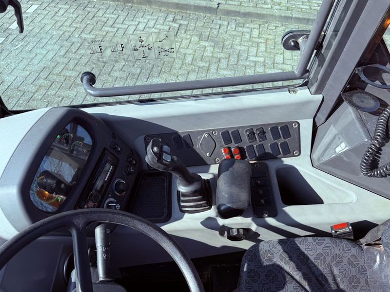 Wheel loader New Holland W50 TC Wiellader: picture 18