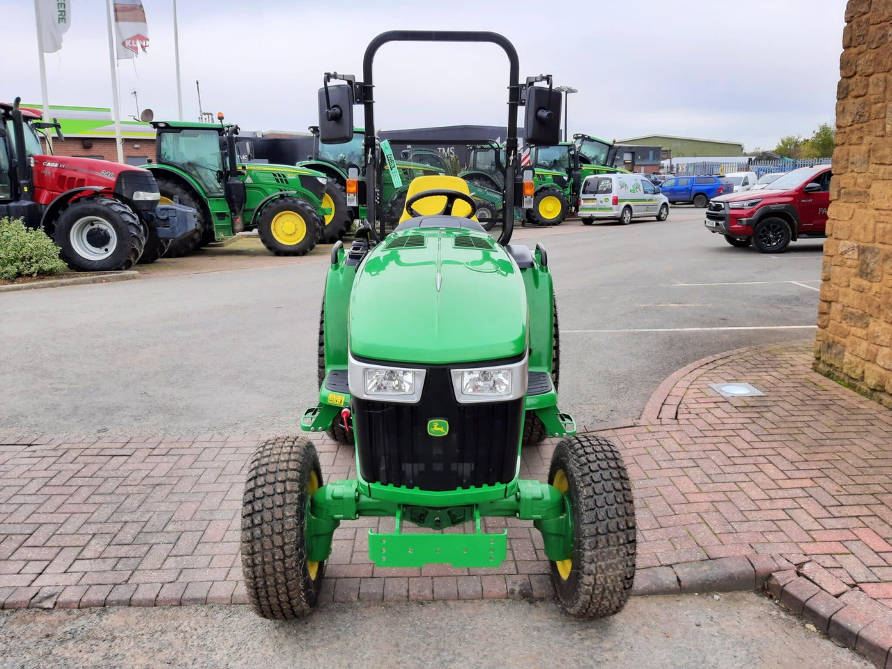 John Deere 3046R compact tractor - Compact tractor: picture 4 John Deere 3046R compact tractor - Compact tractor: picture 4