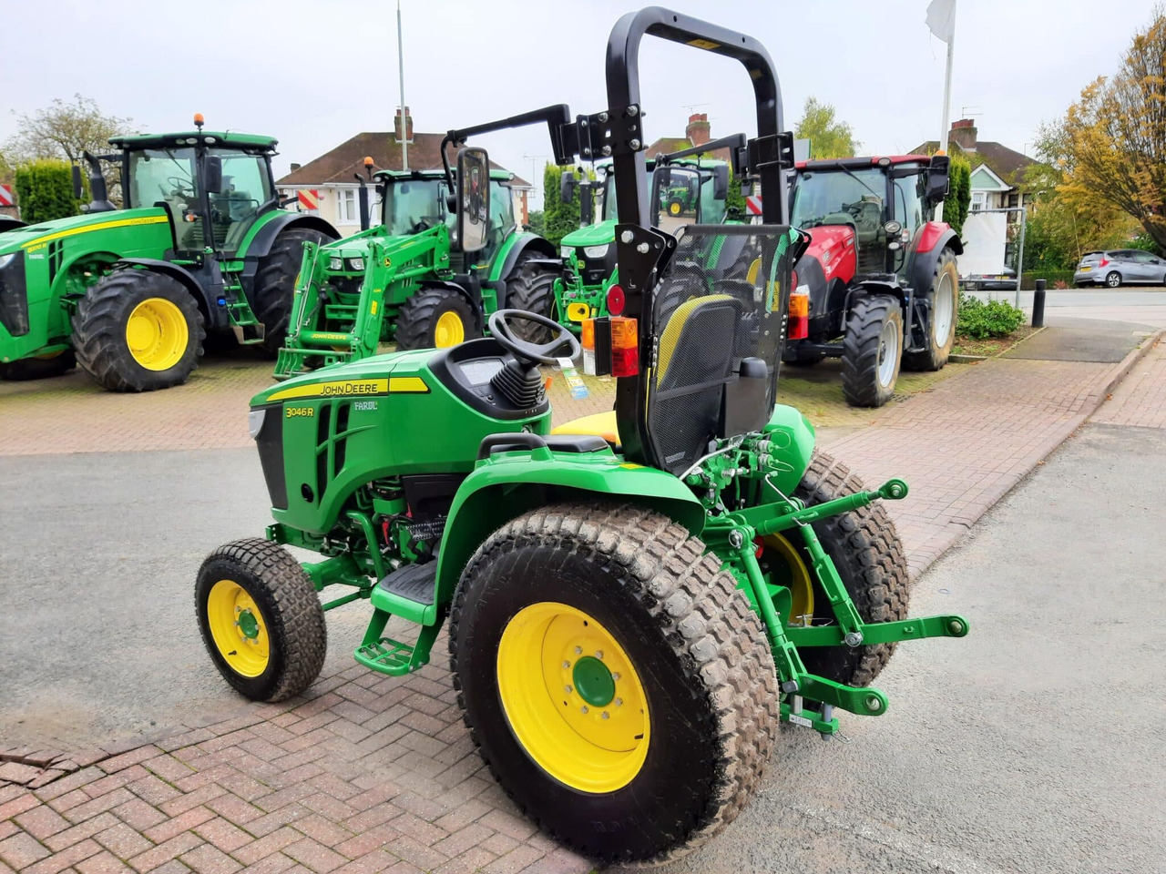 John Deere 3046R compact tractor - Compact tractor: picture 3 John Deere 3046R compact tractor - Compact tractor: picture 3