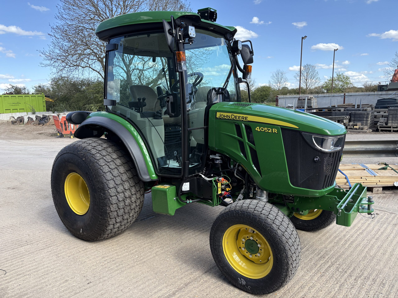 John Deere 4052R Compact Tractor - Compact tractor: picture 2 John Deere 4052R Compact Tractor - Compact tractor: picture 2