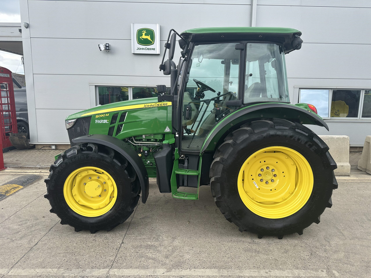 John Deere 5090M - Farm tractor: picture 2 John Deere 5090M - Farm tractor: picture 2
